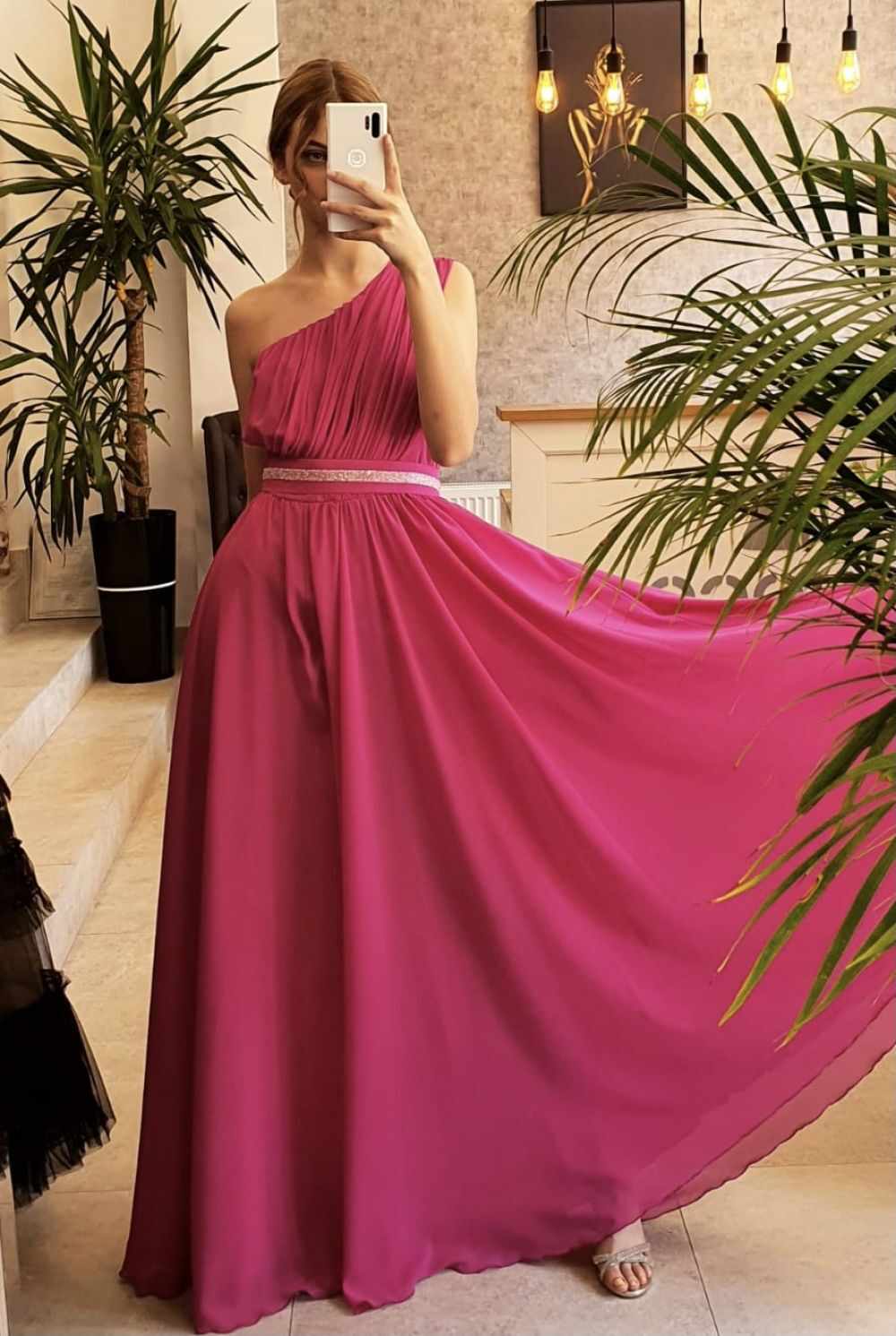 Rochie eleganta din voal de culoare fucsia