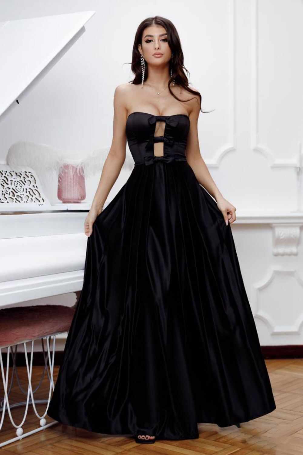 Rochie eleganta din tafta neagra cu bretele subtiri